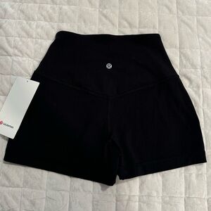 Lululemon Align Classic- Fit HR short 3”